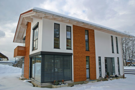 Holzhaus mit Verkleidung