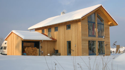 Modernes Einfamilien Massiv Holzhaus