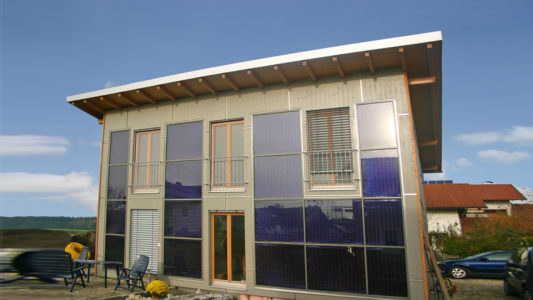 Null Energie Holzhaus mit Solaranlage