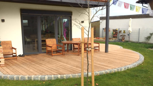 Terrassenboden Lärche massiv mit Bogen